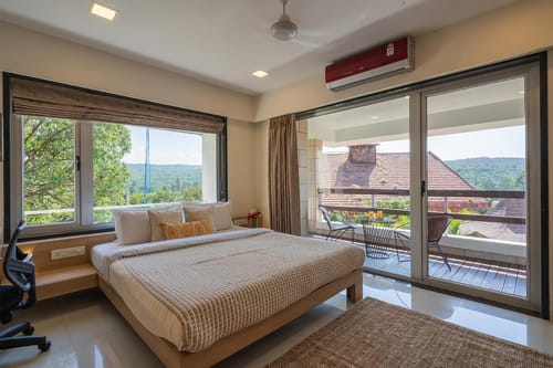 Lily @  Emilia Villa