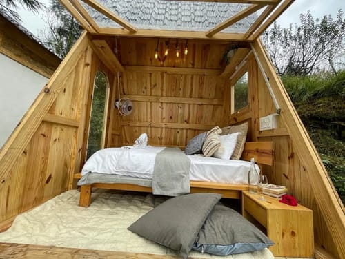 A Cozy Wooden Cabin & Attic | Itsy Bitsy