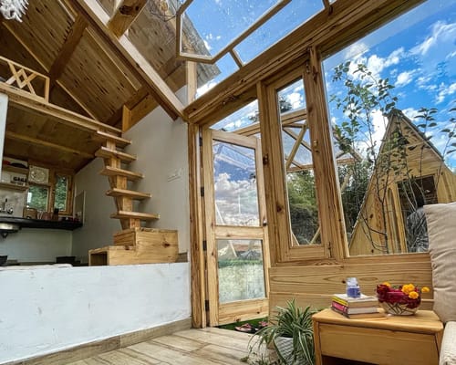 A Cozy Wooden Cabin & Attic | Itsy Bitsy