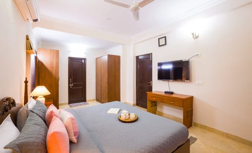 Pine View Cottage | Pet-friendly 3-BHK Himalayan Retreat with Scenic Sit-Out Areas