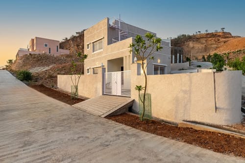 Shourya Zenna | 3-BHK | Pvt Pool & Garden | Terrace | Scenic Views