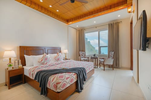 Konifer Greyvine | Hillside 9-BHK Retreat with Attic, Scenic Views, Garden & Outdoor Seating