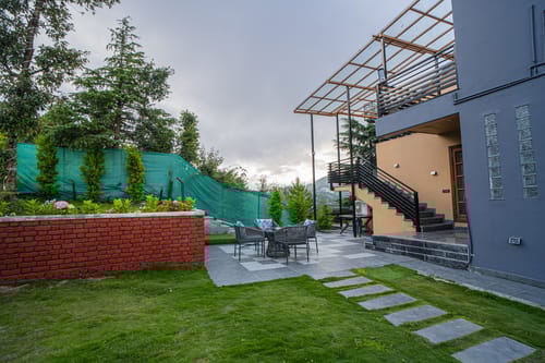 Trio’s Top | 1-BHK Pet-friendly Apartment with patio and Outdoor lounge Area