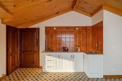 Konifer Greyvine | Hillside 9-BHK Retreat with Attic, Scenic Views, Garden & Outdoor Seating