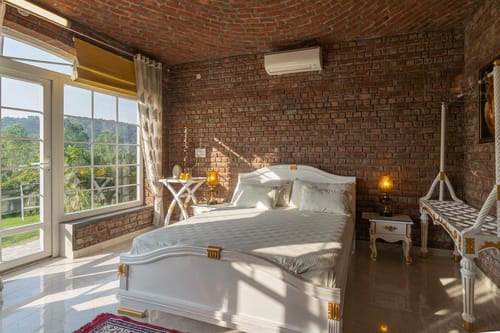 Brickwood Hill W/ Outdoor Pool