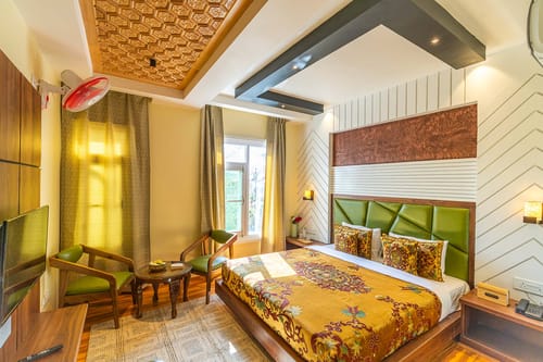 Gauhar w/ Indoor Jacuzzi