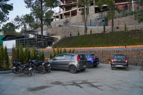 Sirmour Baag Merlot | Hillside Pet-friendly Cottage With Jacuzzi, Balcony & Restaurant