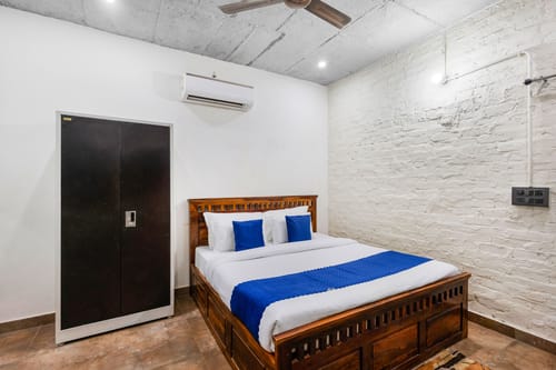 Granny’s Den | 1-BHK Pet-friendly With Bathtub, Shared Pool, Restaurant & Gazebo by the River