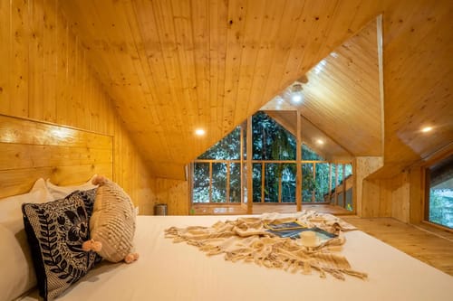 Jibhi Peaks Duplex Cottage With A Hot Tub