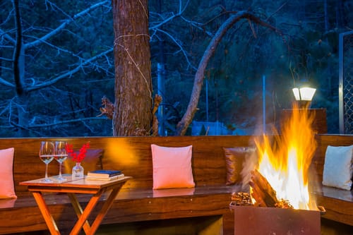 Kasauli Woods Cottage | Hillside 3-BHK Retreat With Outdoor Lounge, Balcony & Scenic Views