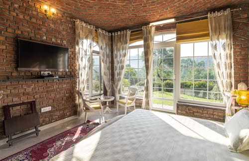 Brickwood Hill W/ Outdoor Pool