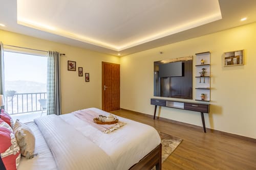 Silverstone | Hillside 6-BHK Getaway With Garden, Gaming Zone & Lounge Area