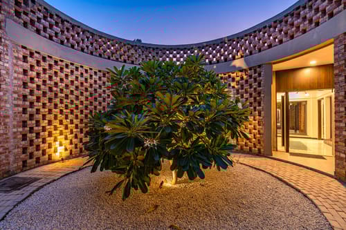 The Brick house w/ Outdoor Pool