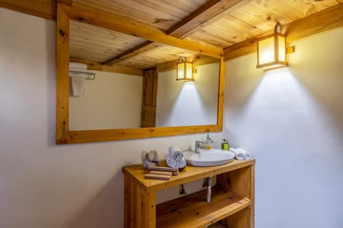 Silvana | Pet-friendly 3-Bedroom Retreat With Attic, Sauna & Garden Near Haku Temple