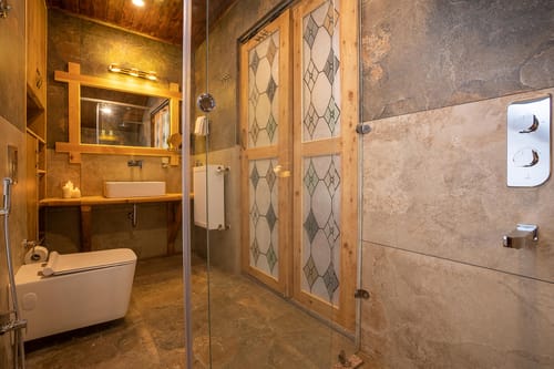 Suroor w/ Central Heating - Tangmarg