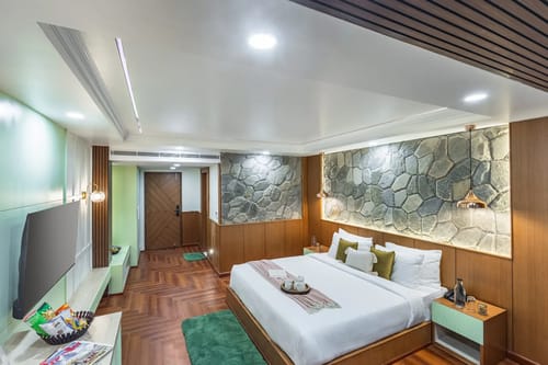 Evaara Woods Breeze | 3-BHK Retreat With Common Garden & Sitting Area