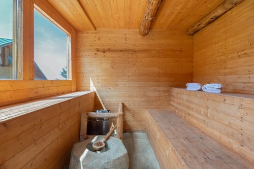 Silvana | Pet-friendly 3-Bedroom Retreat With Attic, Sauna & Garden Near Haku Temple