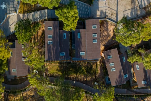 Sirmour Baag Scarlet | A Hillside Pet-Friendly Cottage With Restro & Garden