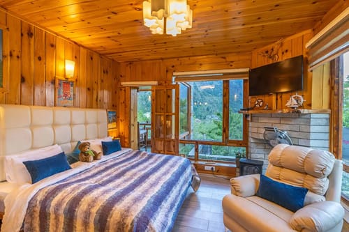 ChaletShanagManali- 4 BR Chalet