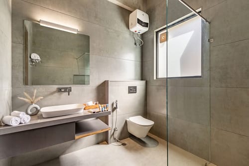 Ikebana - Living by the Forest Edge