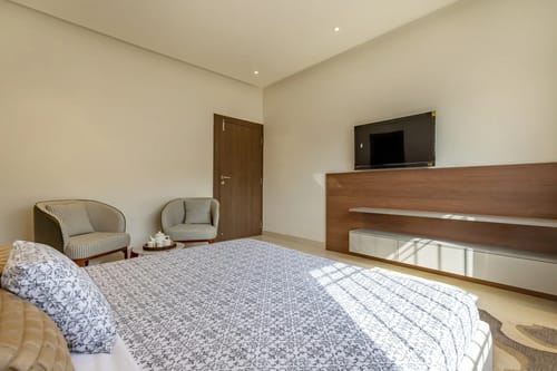 Shourya Zenna | 3-BHK | Pvt Pool & Garden | Terrace | Scenic Views