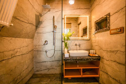 Frozen Fall @ Frostflare Cottages