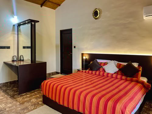 Panchavadi | 10-acre Land With 6 Forest-Facing Rooms, Natural Mountain Pool, Garden & Restro