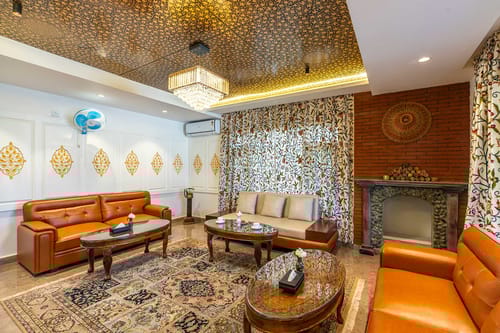 Pashmina @ Gauhar w/ Indoor Jacuzzi