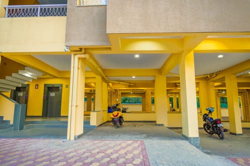 Veera Marina | Charming 3-BHK Apt Near Candolim Beach With Common Pools & Lift