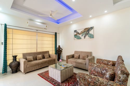 Room 2 FF @ Vista Divine