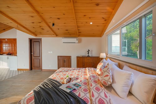 Konifer Pinegrove | 3-BHK Hilltop Escape with Attic, Panoramic Views, Garden, & Outdoor Lounge