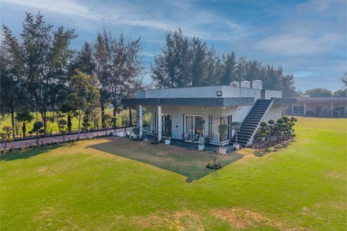 Barton Estate w/ Outdoor Pool - Manesar