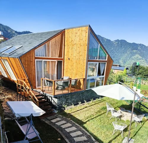 Hyun: Unique, Modern Cottage