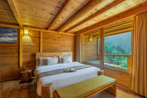 Skylounge | Pet-friendly Traditional 4-Bedroom Retreat With Sauna & Garden Near Haku Temple