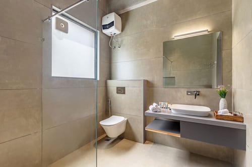 Ikebana - Living by the Forest Edge