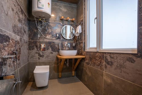 Suroor w/ Central Heating - Tangmarg