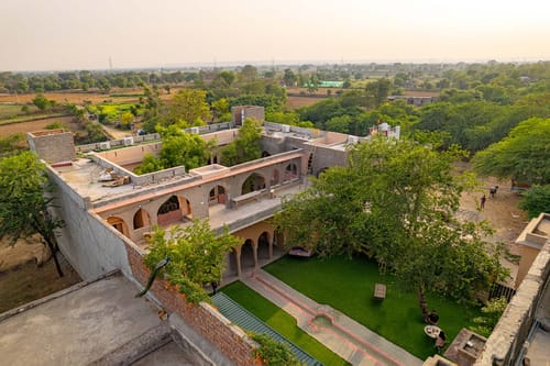 Khohar Haveli - Gurgaon W/ Breakfast Included