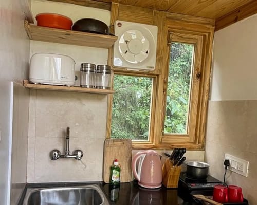 A Cozy Wooden Cabin & Attic | Itsy Bitsy