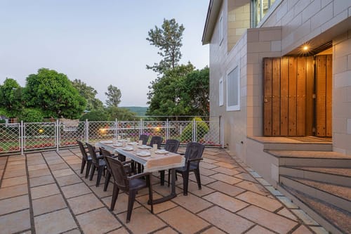 Lily @  Emilia Villa