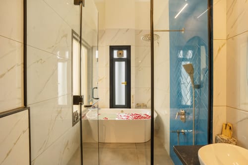 PUro Sol | 3-BHK Villa In a Gated Complex With Private Pool & Bathtub | Near Popular Beaches