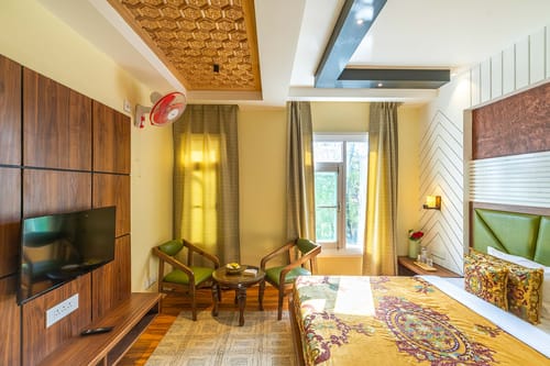 Gauhar w/ Indoor Jacuzzi