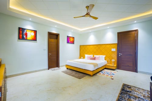 BYDM The Sky Heaven | Charming Pet-friendly 4-BHK Penthouse 15 Min from Triveni Ghat With Balcony, Bar & Lift