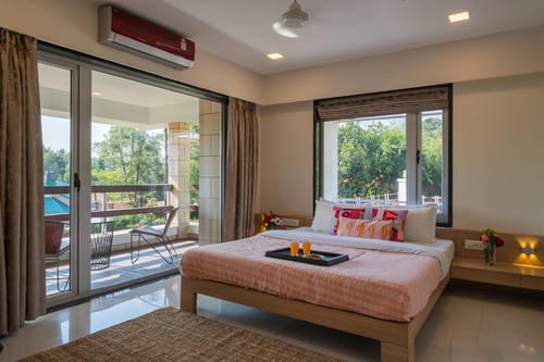 Lily @  Emilia Villa