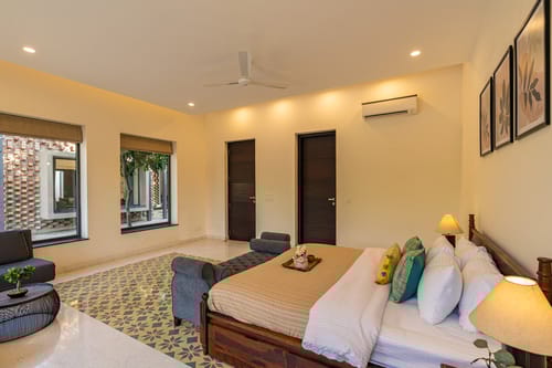 The Brick house w/ Outdoor Pool