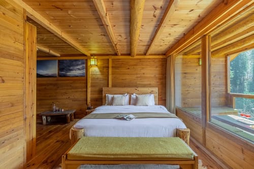 Everly | Pet-friendly Traditional 1-Bedroom Retreat With Attic, Sauna & Garden