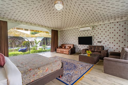 Hazel @ Rissaca Crown