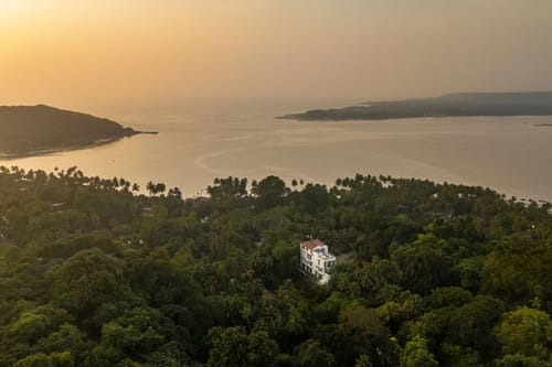 Moonstone Villa w/ Pool & Rooftop Jacuzzi