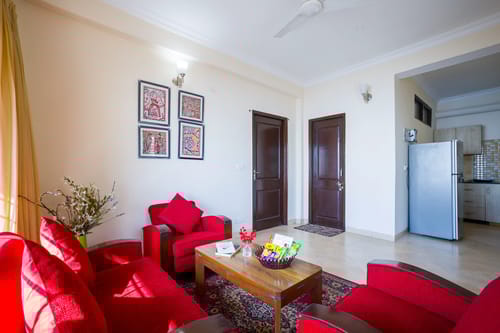 Pine View Cottage | Pet-friendly 3-BHK Himalayan Retreat with Scenic Sit-Out Areas