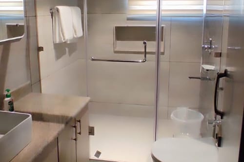 Gauhar w/ Indoor Jacuzzi