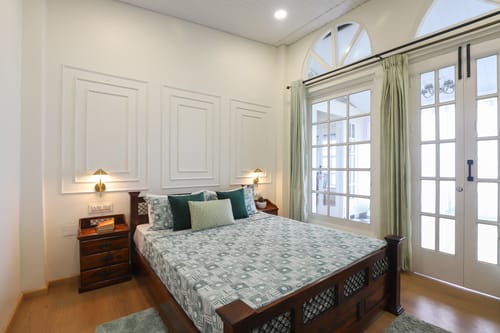 Feathers @ Forktail House